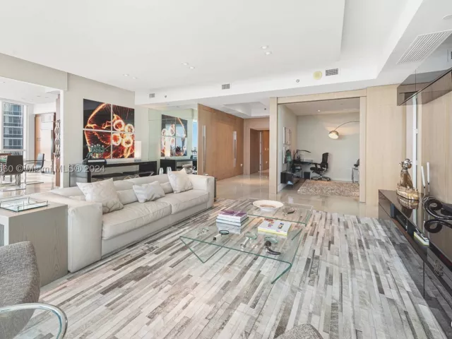 3-bedroom condo for sale in Sunny Isles Beach - 15901 Collins Ave 2801 - MondialRealty