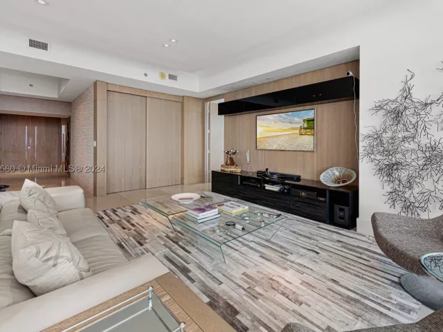 3-bedroom condo for sale in Sunny Isles Beach - 15901 Collins Ave 2801 - MondialRealty