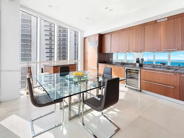 3-bedroom condo for sale in Sunny Isles Beach - 15901 Collins Ave 2801 - MondialRealty
