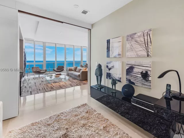 3-bedroom condo for sale in Sunny Isles Beach - 15901 Collins Ave 2801 - MondialRealty