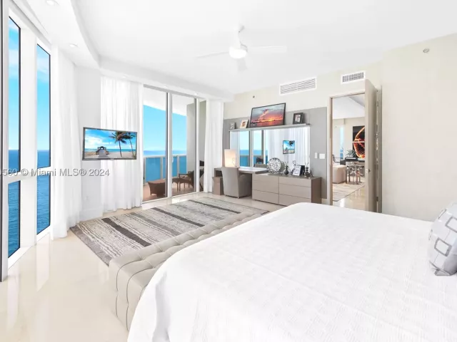 3-bedroom condo for sale in Sunny Isles Beach - 15901 Collins Ave 2801 - MondialRealty