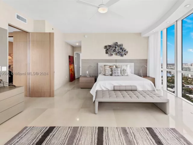 3-bedroom condo for sale in Sunny Isles Beach - 15901 Collins Ave 2801 - MondialRealty