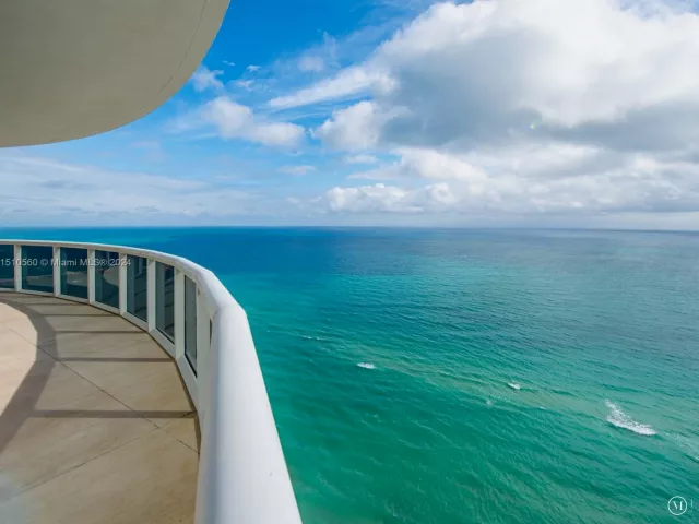 3-bedroom condo for sale in Sunny Isles Beach - 15901 Collins Ave 2801 - MondialRealty