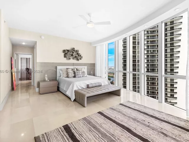 3-bedroom condo for sale in Sunny Isles Beach - 15901 Collins Ave 2801 - MondialRealty