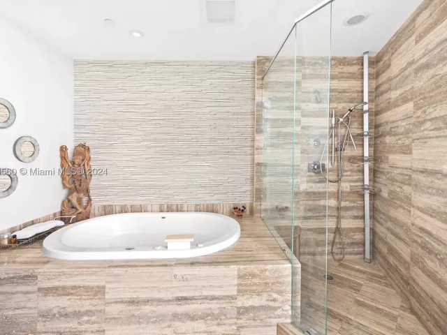 3-bedroom condo for sale in Sunny Isles Beach - 15901 Collins Ave 2801 - MondialRealty