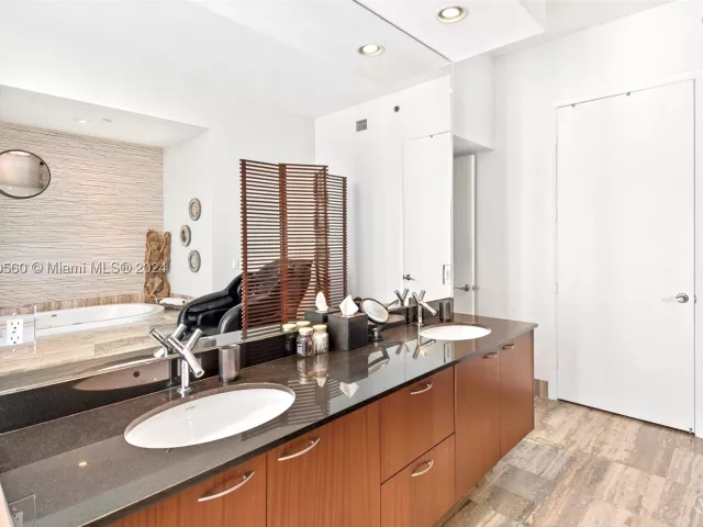 3-bedroom condo for sale in Sunny Isles Beach - 15901 Collins Ave 2801 - MondialRealty