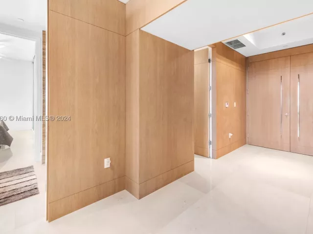 3-bedroom condo for sale in Sunny Isles Beach - 15901 Collins Ave 2801 - MondialRealty