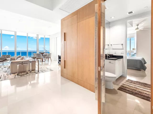 3-bedroom condo for sale in Sunny Isles Beach - 15901 Collins Ave 2801 - MondialRealty