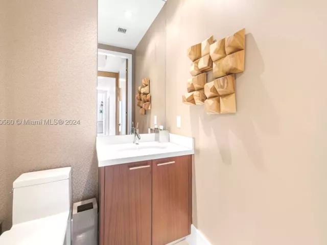 3-bedroom condo for sale in Sunny Isles Beach - 15901 Collins Ave 2801 - MondialRealty