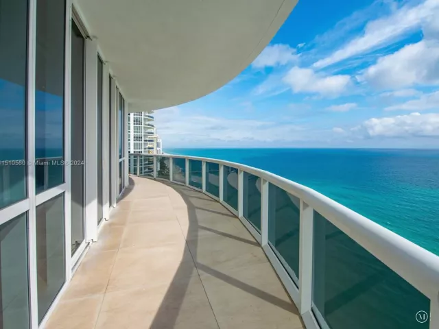 3-bedroom condo for sale in Sunny Isles Beach - 15901 Collins Ave 2801 - MondialRealty