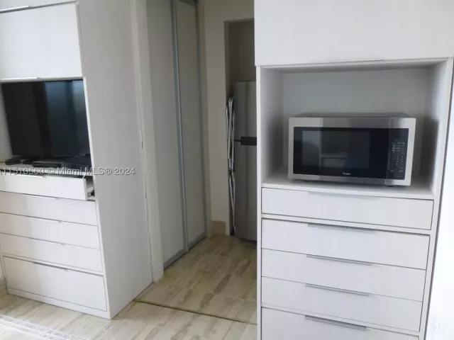 3-bedroom condo for sale in Sunny Isles Beach - 15901 Collins Ave 2801 - MondialRealty