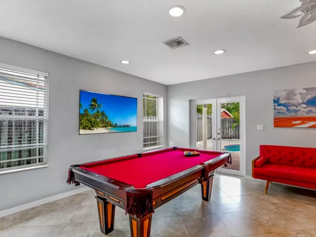 4-bedroom home for rent in Fort Lauderdale - 4710 NE 18th Ter - MondialRealty