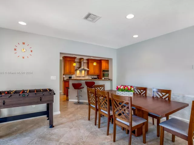 4-bedroom home for rent in Fort Lauderdale - 4710 NE 18th Ter - MondialRealty