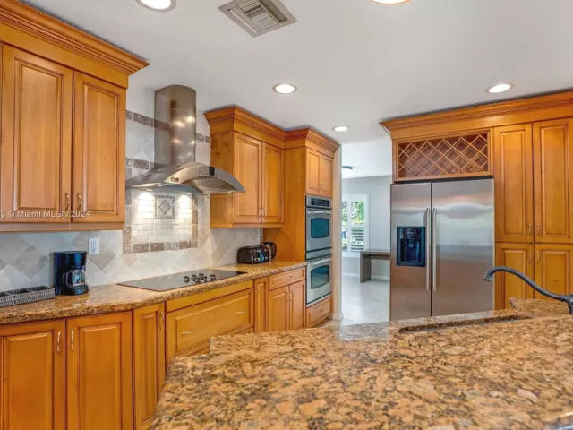 4-bedroom home for rent in Fort Lauderdale - 4710 NE 18th Ter - MondialRealty