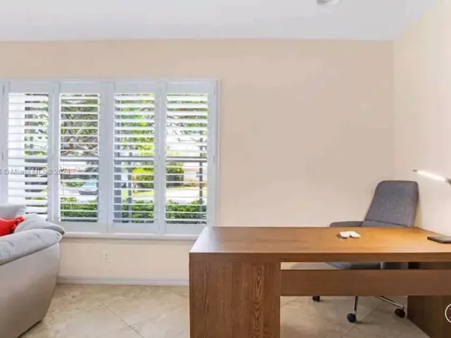 4-bedroom home for rent in Fort Lauderdale - 4710 NE 18th Ter - MondialRealty