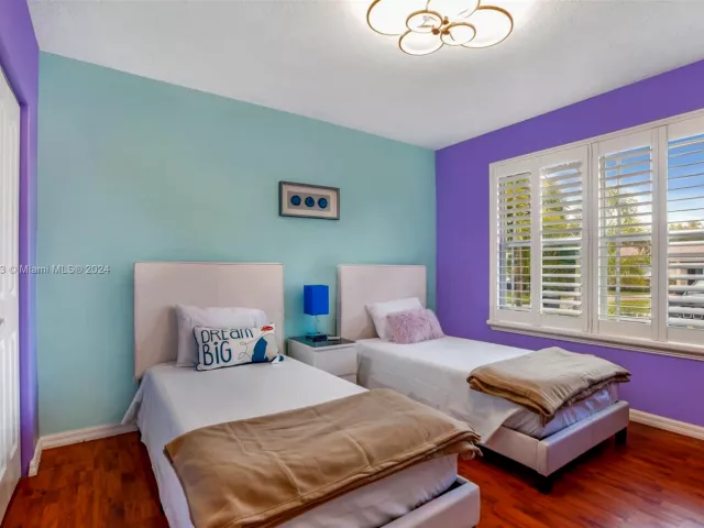 4-bedroom home for rent in Fort Lauderdale - 4710 NE 18th Ter - MondialRealty