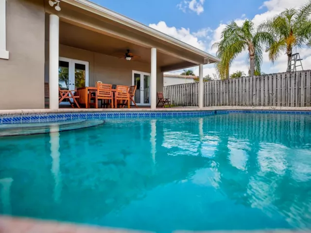 4-bedroom home for rent in Fort Lauderdale - 4710 NE 18th Ter - MondialRealty