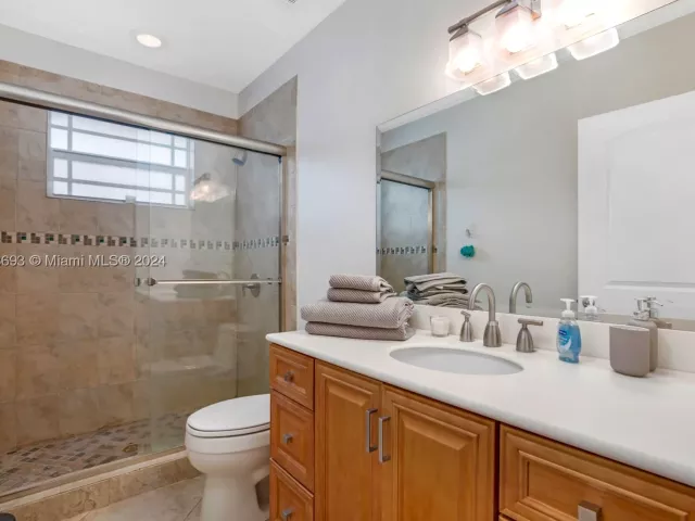 4-bedroom home for rent in Fort Lauderdale - 4710 NE 18th Ter - MondialRealty