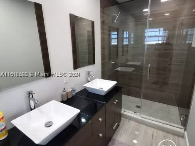 4-bedroom home for rent in Fort Lauderdale - 4710 NE 18th Ter - MondialRealty