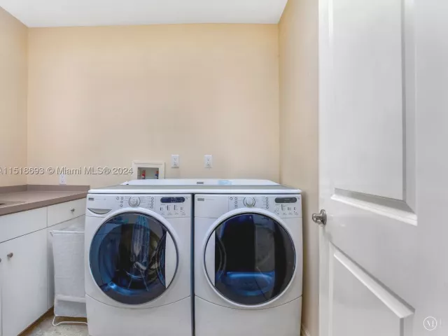 4-bedroom home for rent in Fort Lauderdale - 4710 NE 18th Ter - MondialRealty