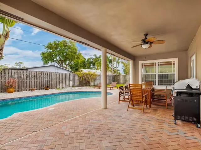 4-bedroom home for rent in Fort Lauderdale - 4710 NE 18th Ter - MondialRealty