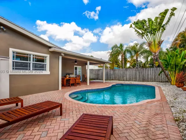 4-bedroom home for rent in Fort Lauderdale - 4710 NE 18th Ter - MondialRealty