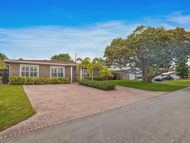 4-bedroom home for rent in Fort Lauderdale - 4710 NE 18th Ter - MondialRealty