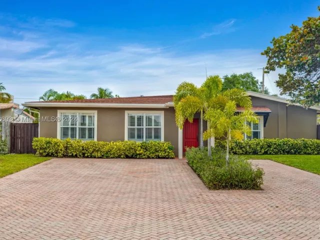 4-bedroom home for rent in Fort Lauderdale - 4710 NE 18th Ter - MondialRealty