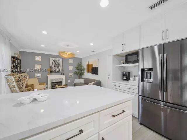 3-bedroom home for rent in Fort Lauderdale - 5801 NE 18th Ter - MondialRealty