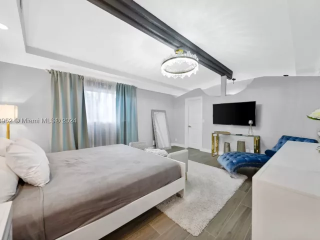 3-bedroom home for rent in Fort Lauderdale - 5801 NE 18th Ter - MondialRealty