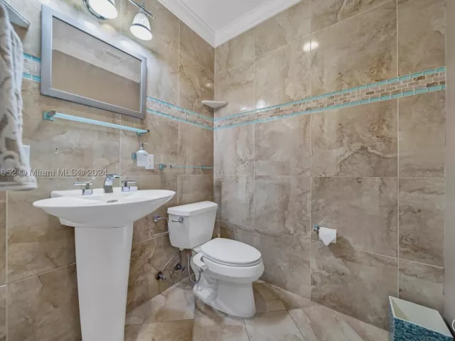 3-bedroom home for rent in Fort Lauderdale - 5801 NE 18th Ter - MondialRealty