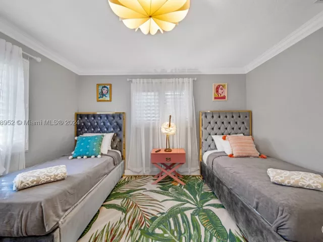 3-bedroom home for rent in Fort Lauderdale - 5801 NE 18th Ter - MondialRealty