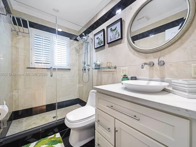 3-bedroom home for rent in Fort Lauderdale - 5801 NE 18th Ter - MondialRealty
