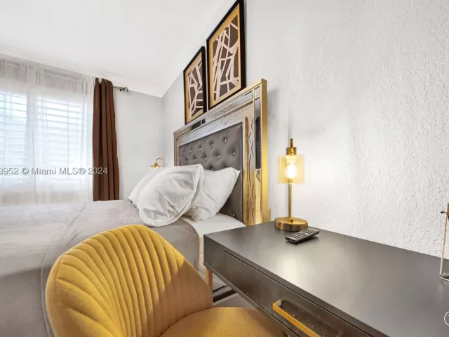 3-bedroom home for rent in Fort Lauderdale - 5801 NE 18th Ter - MondialRealty