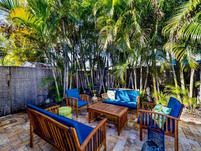 3-bedroom home for rent in Fort Lauderdale - 5801 NE 18th Ter - MondialRealty