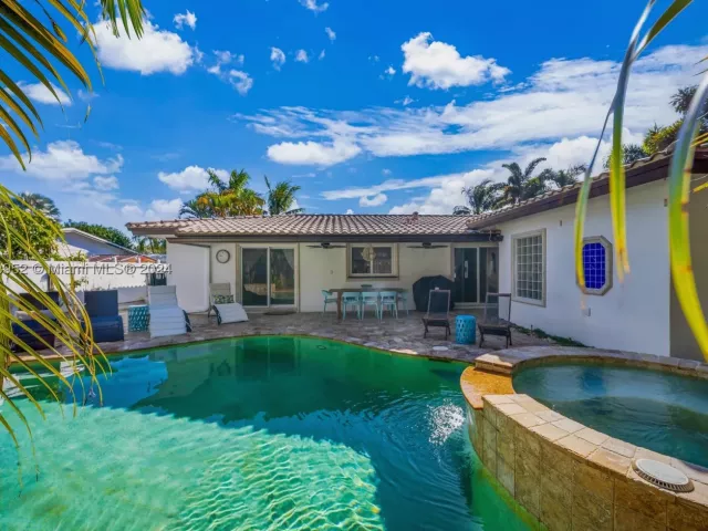 3-bedroom home for rent in Fort Lauderdale - 5801 NE 18th Ter - MondialRealty