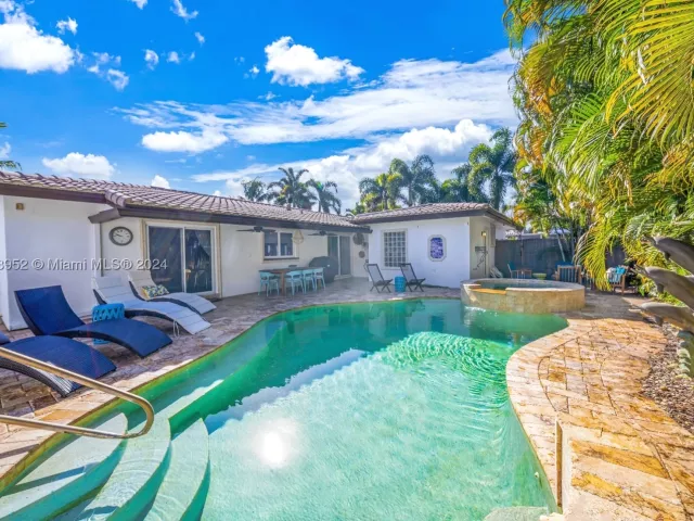 3-bedroom home for rent in Fort Lauderdale - 5801 NE 18th Ter - MondialRealty