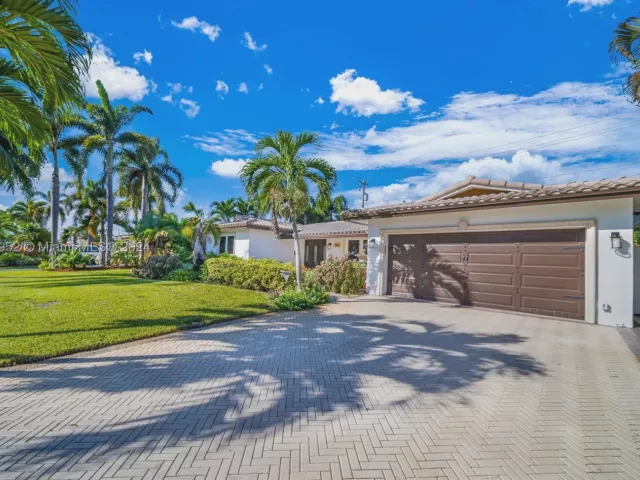 3-bedroom home for rent in Fort Lauderdale - 5801 NE 18th Ter - MondialRealty