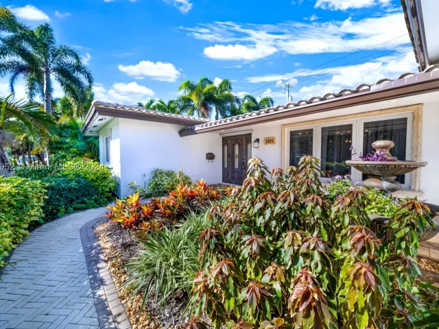 3-bedroom home for rent in Fort Lauderdale - 5801 NE 18th Ter - MondialRealty
