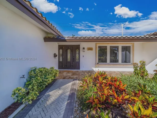 3-bedroom home for rent in Fort Lauderdale - 5801 NE 18th Ter - MondialRealty