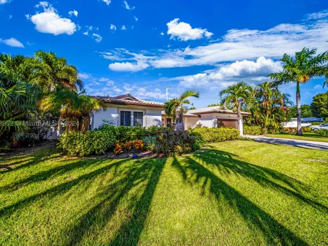3-bedroom home for rent in Fort Lauderdale - 5801 NE 18th Ter - MondialRealty