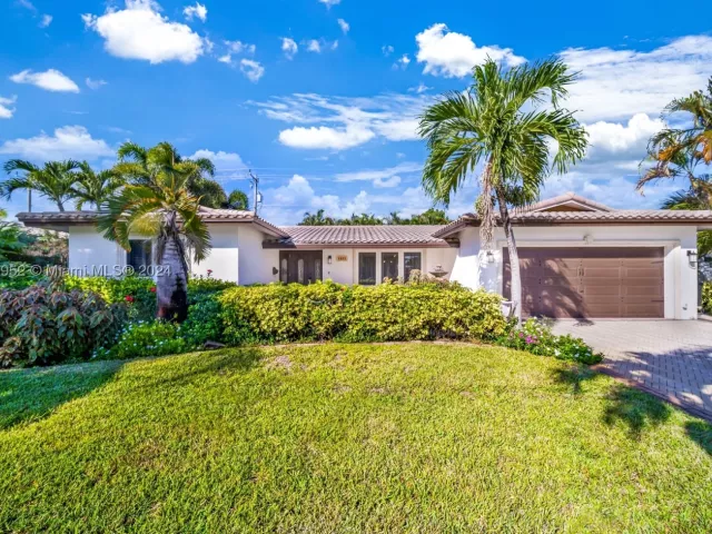 3-bedroom home for rent in Fort Lauderdale - 5801 NE 18th Ter - MondialRealty