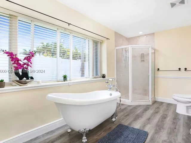4-bedroom home for rent in Fort Lauderdale - 5320 NE 16th Ter - MondialRealty