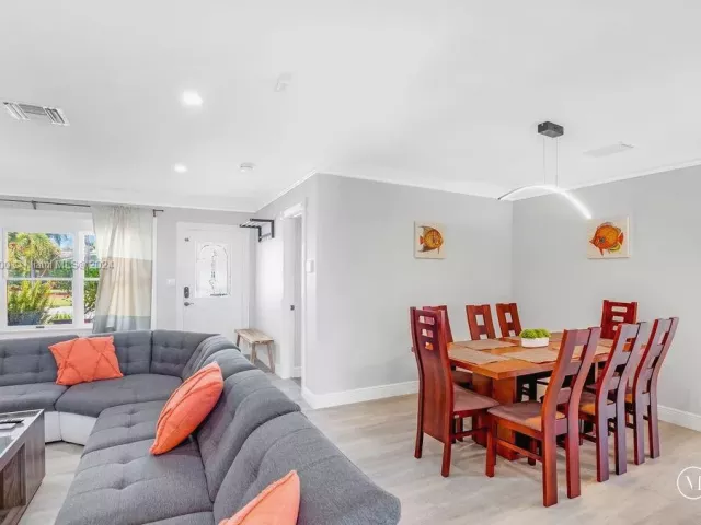 4-bedroom home for rent in Fort Lauderdale - 5320 NE 16th Ter - MondialRealty