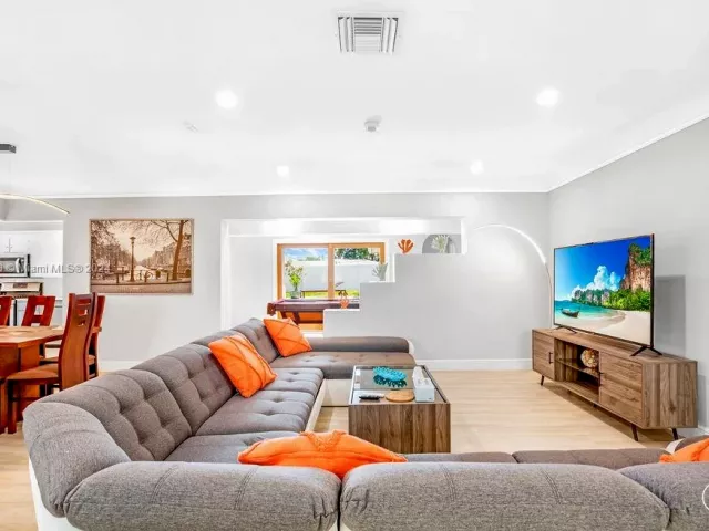 4-bedroom home for rent in Fort Lauderdale - 5320 NE 16th Ter - MondialRealty