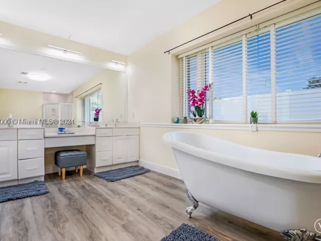 4-bedroom home for rent in Fort Lauderdale - 5320 NE 16th Ter - MondialRealty