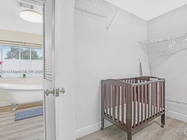 4-bedroom home for rent in Fort Lauderdale - 5320 NE 16th Ter - MondialRealty