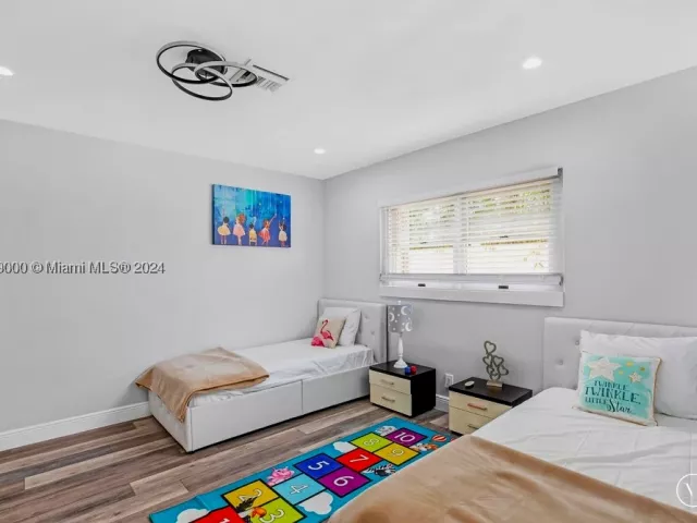 4-bedroom home for rent in Fort Lauderdale - 5320 NE 16th Ter - MondialRealty