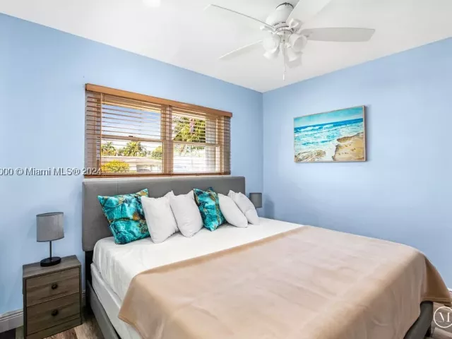 4-bedroom home for rent in Fort Lauderdale - 5320 NE 16th Ter - MondialRealty
