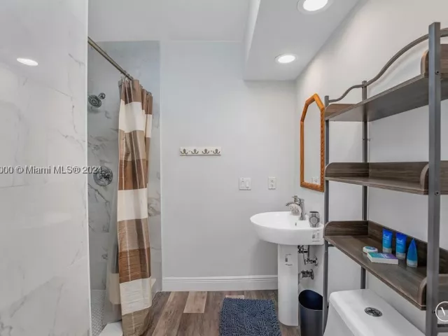 4-bedroom home for rent in Fort Lauderdale - 5320 NE 16th Ter - MondialRealty